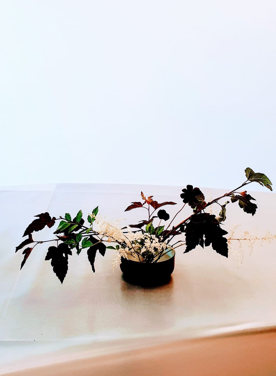 Ikebana -kurssin harjoitustyö. Kuva: Keuruun Taiteilijaseura ry